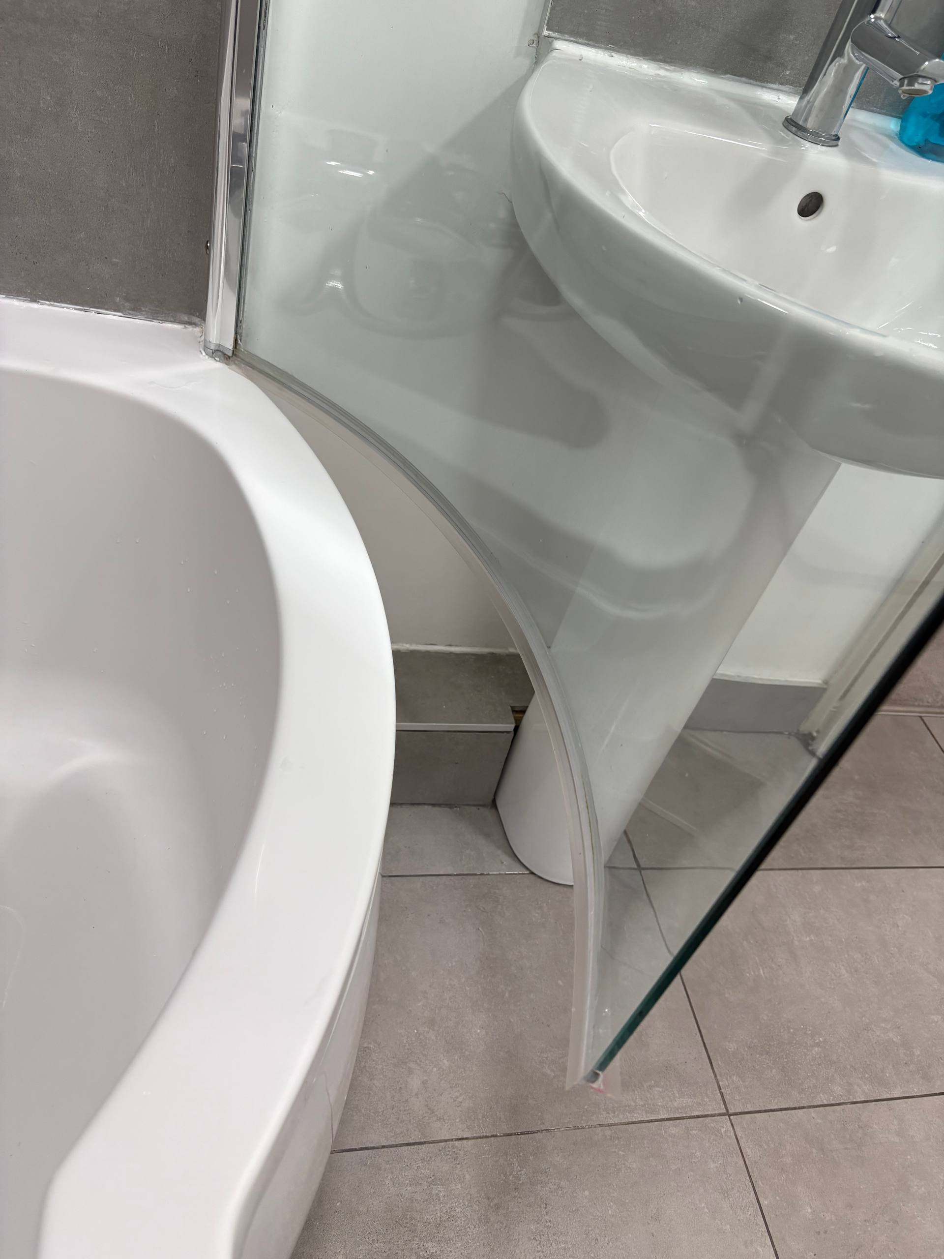 The same shower and bath area after cleaning